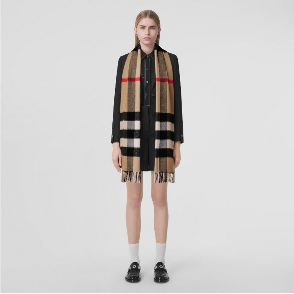 Burberry Cashmere Chack Scarf - Picture 15 of 16